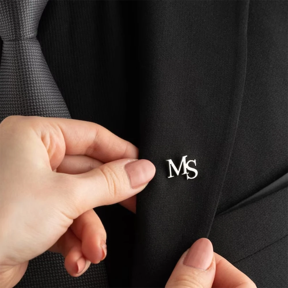 Embroidery Initials - دبابيس أولية مخصصة للنساء شخصية فاخرة