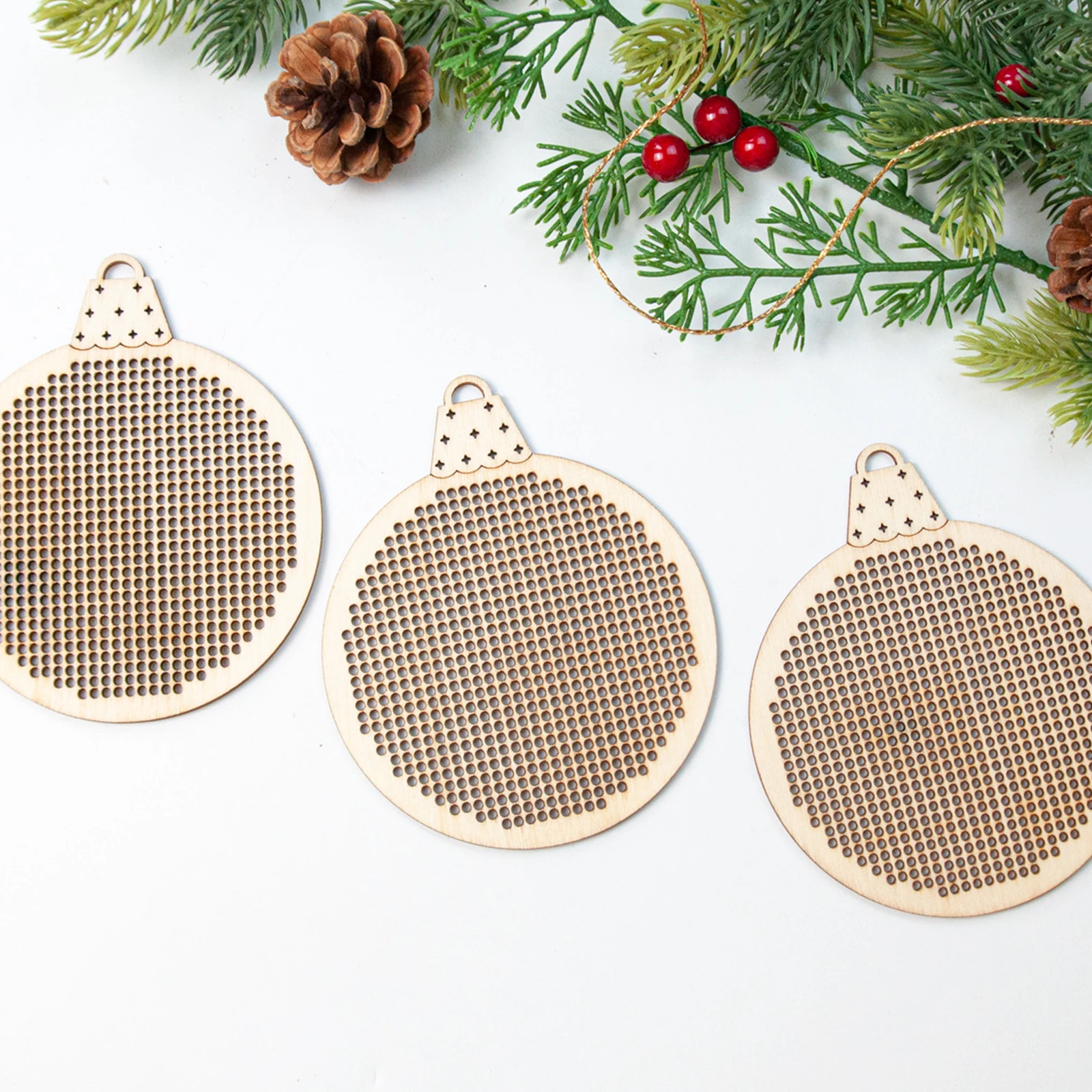 12 قطعة من قطع الخشب المنحوتة  - مراجعة Embroidery Xmas Decorations وسعره