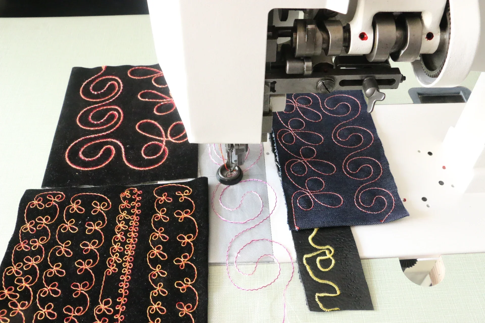 ماكينة تطريز زجزاج بإبرة واحدة - مراجعة Embroidery Zig Zag Stitch وسعره